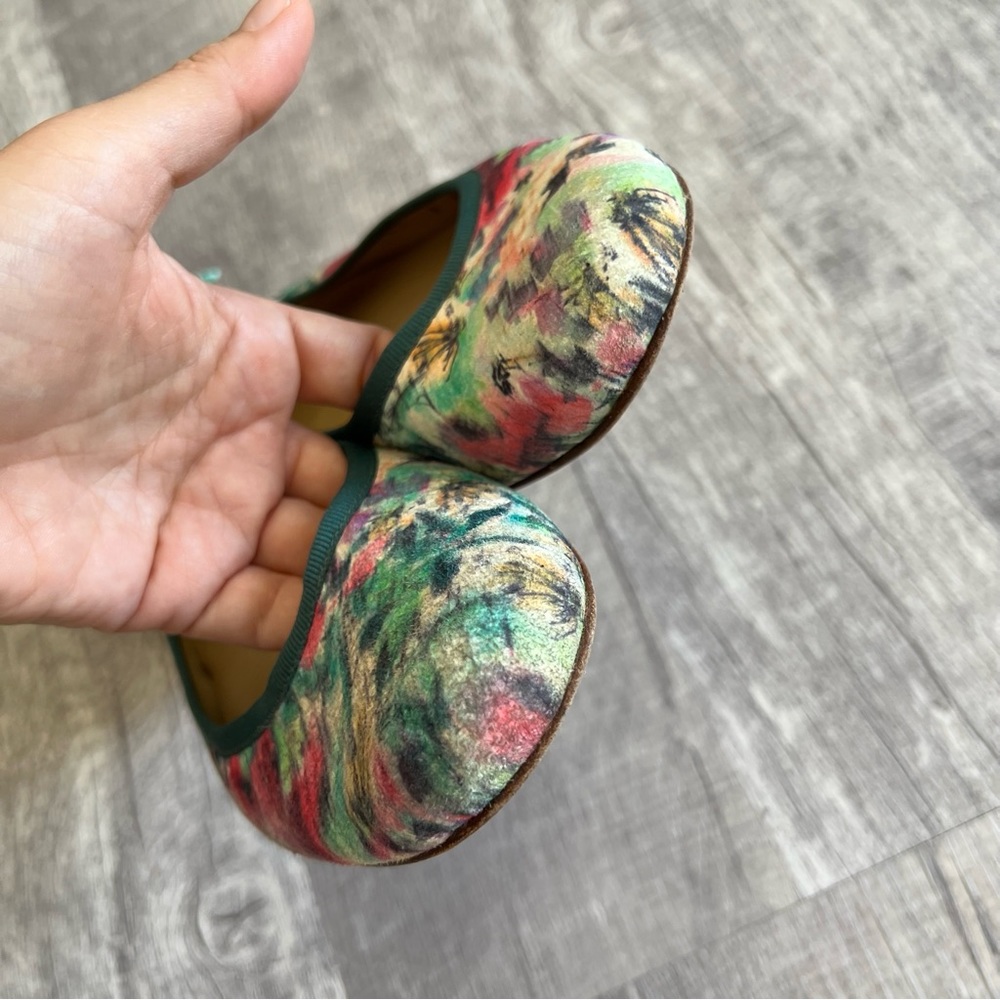 Stuart Weitzman Ballet Flats In Bright Crayon Nap… - image 4